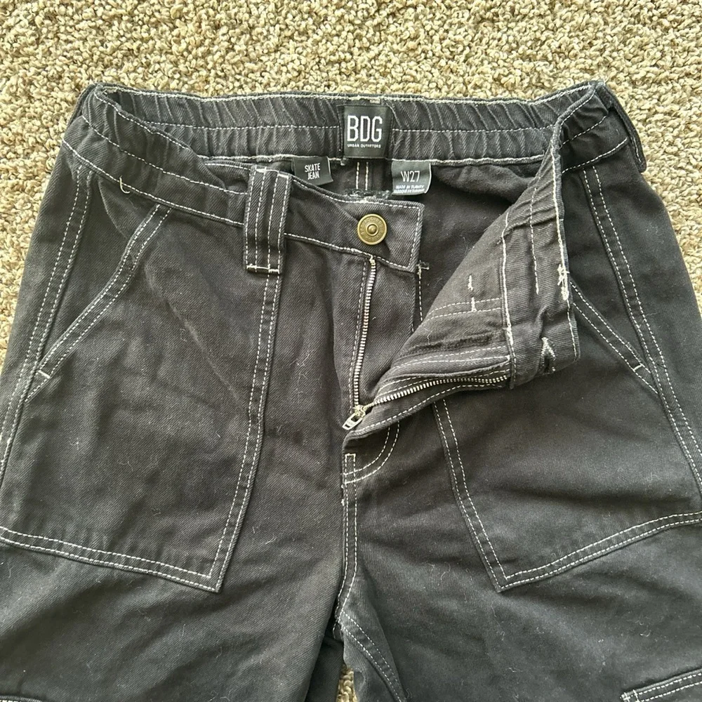BDG Contrast Stitch Skate Jean in Black w/ white stitching, labeled size W27. - Picture 3 of 7